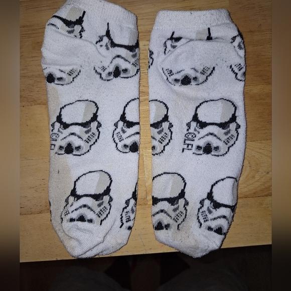 Six pairs of Star Wars ankle socks in a men's size 8 or women's size 9. Pre-love - Picture 8 of 8